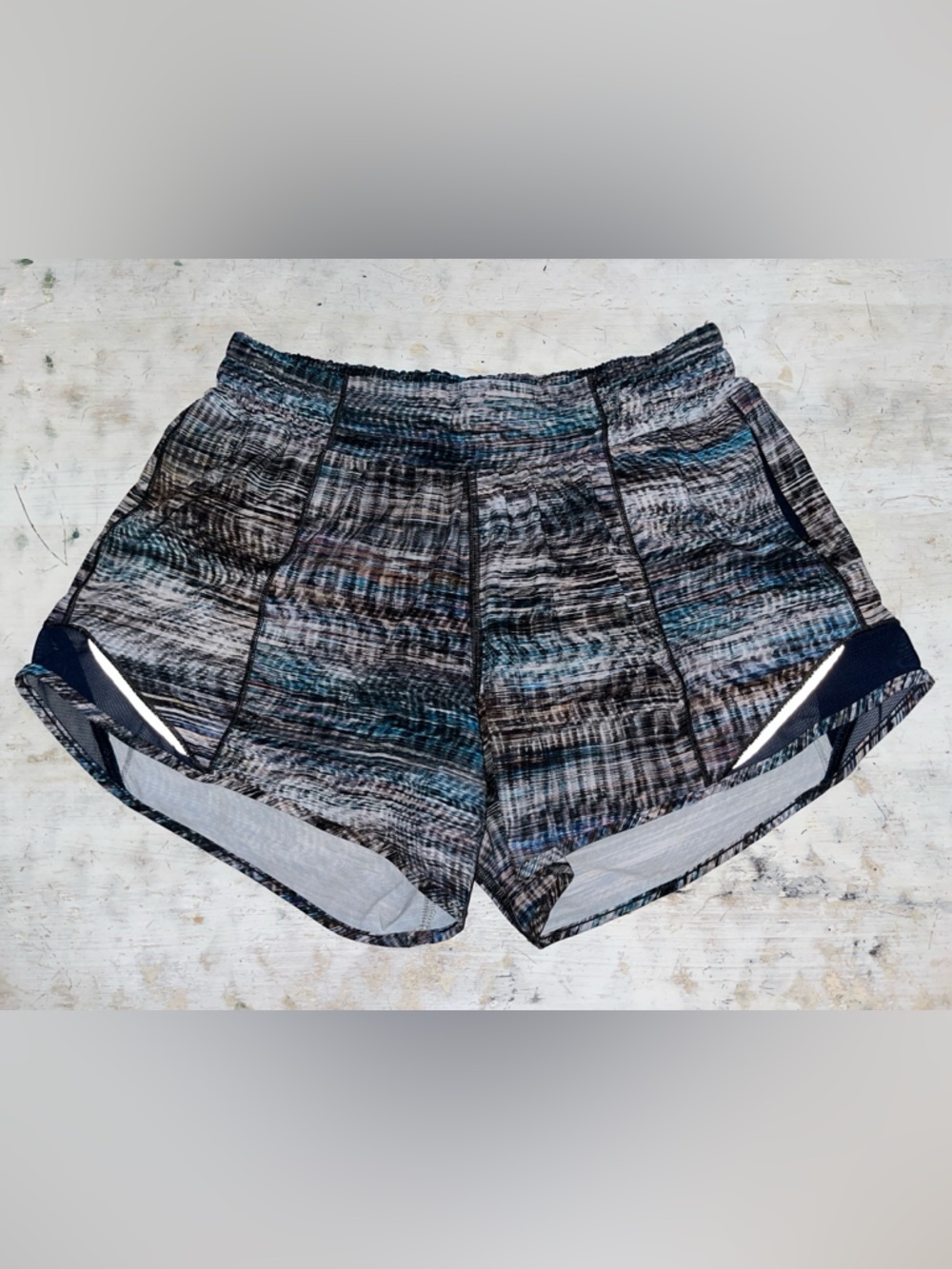 Lululemon Hotty Hot Short Digital Oasis Grey Multi / True Navy | size 6